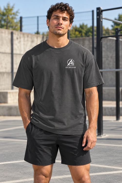 AFTRVALE Bergpad — Oversized T-shirt op model